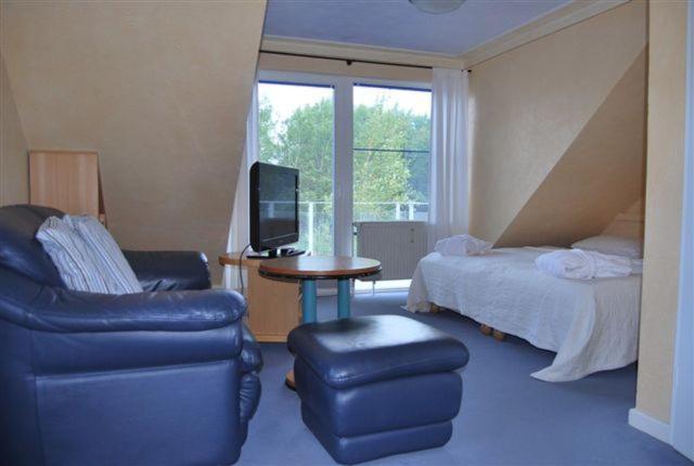 Ferienwohnung Eldena Lobbe Exterior photo